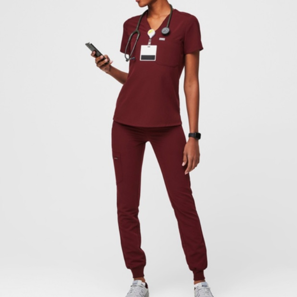 Figs set: Burgundy Medium Caterina top and Small Tall Zamora jogger (high waist)